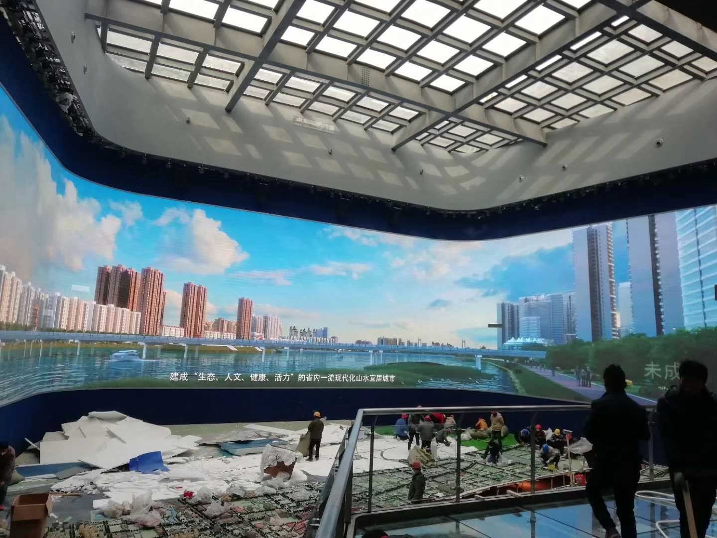 LED顯示屏將向商業(yè)顯示領(lǐng)域拓展，小間距將繼續(xù)發(fā)揮最大作用