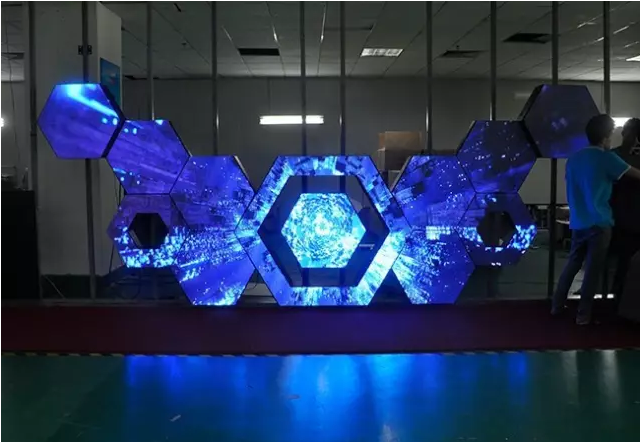 LED顯示屏異形顯示屏的發(fā)展趨勢(shì)